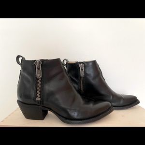 Frye Sacha Moto Boot size 6.5